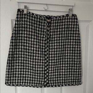 Black & White Houndstooth Mini Skirt. New